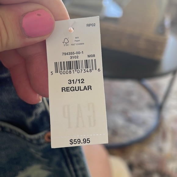 Size 12 GAP denim shorts. NWT - Picture 2 of 3